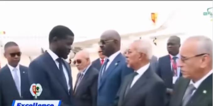 Investiture de Ould Cheikh El Ghazouani : Arrivée du Président Bassirou Diomaye Faye à Nouakchott (Vidéo)