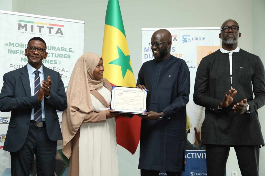 BTP : El Malick Ndiaye remet des certificats d’agrément à 17 laboratoires…