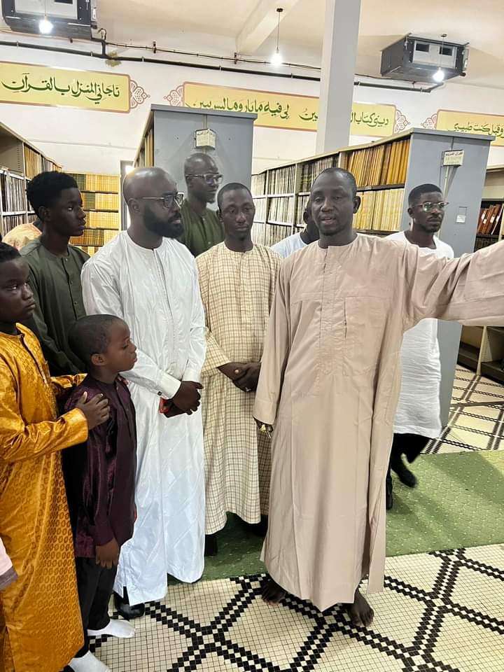 Touba: Thierno Bocoum  fait une apparition remarquée à  la grande mosquée