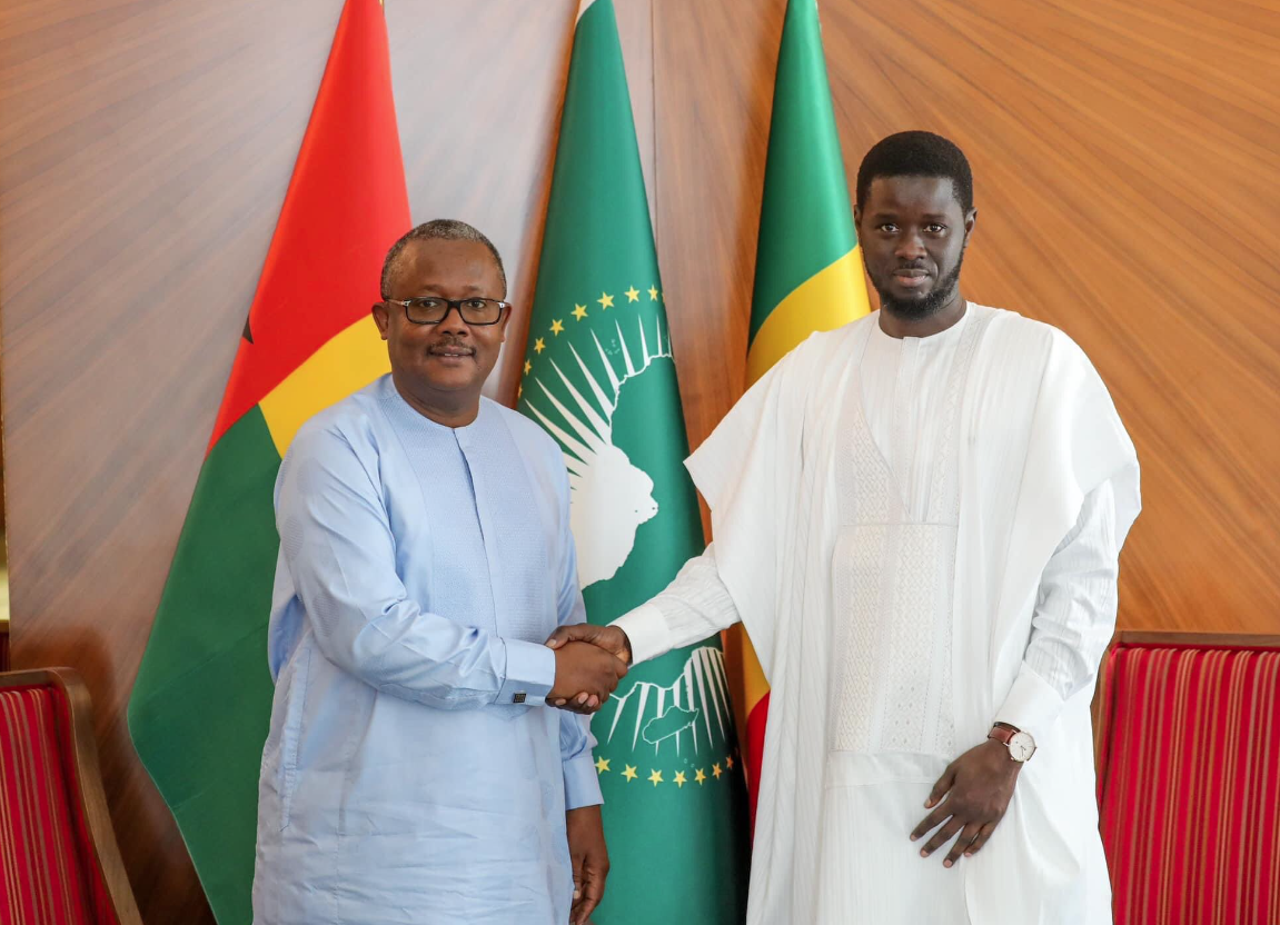 En visite au Sénégal, le Président Omaro Sissoko Embalo a été reçu par le Chef de l’Etat