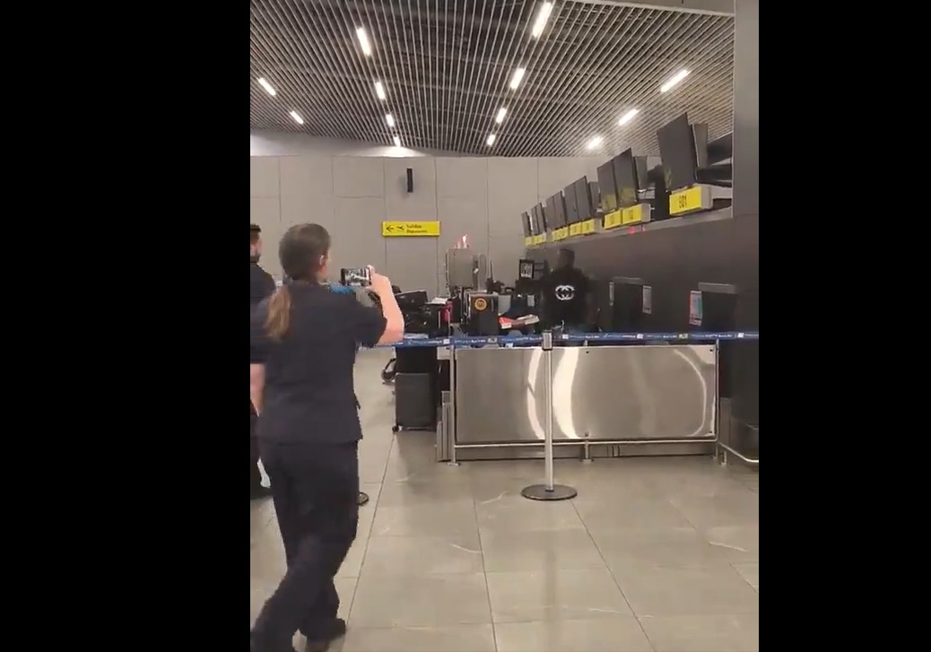 Aéroport international de Santiago : scène spectaculaire, découvrez ce que cet homme a osé faire (Vidéo)