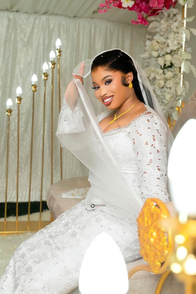 (14) Photos : Magnifiques Images du Mariage de Linda dans La Déchéance