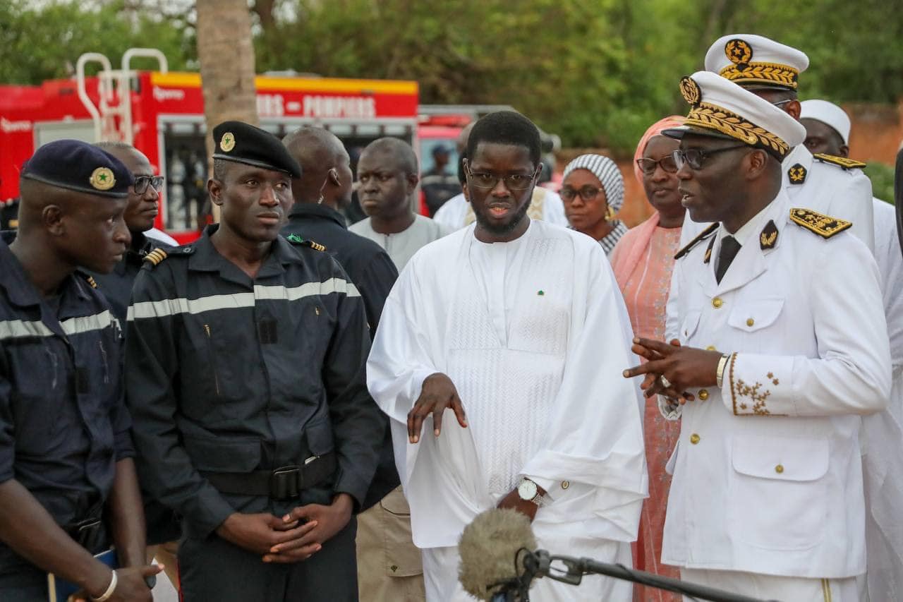 Chavirement d’une pirogue : Le Président Bassirou Diomaye Faye à la plage de Mbour (Vidéo)