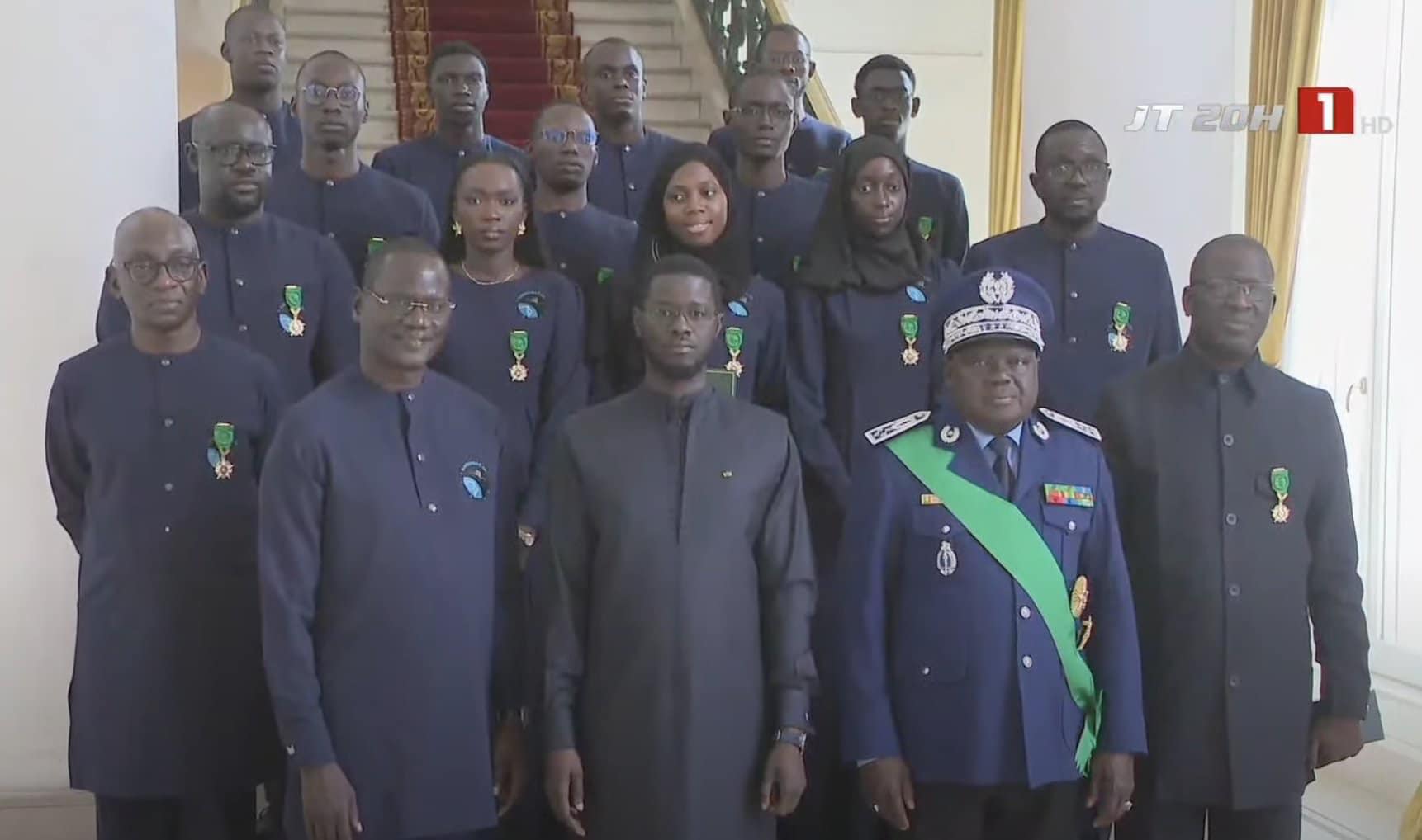 Les ingénieurs de GAINDESAT-1A élevés au grade d’officier de l’ordre national du Lion (Vidéo)