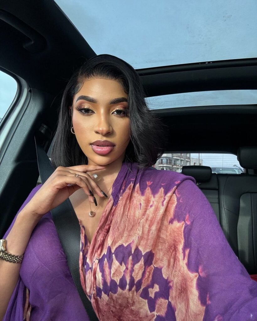 Amy Léa enflamme Instagram avec de nouvelles photos après des critiques...