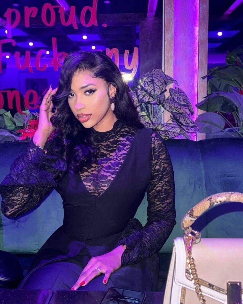 Beauté Divine : Diama Séduit ses Followers sur Instagram avec une Tenue Noire Sexy