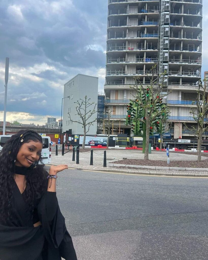Découvrez Fa Aïdara : Gros plan sur ses dernières photos en mode Dioumakh out !