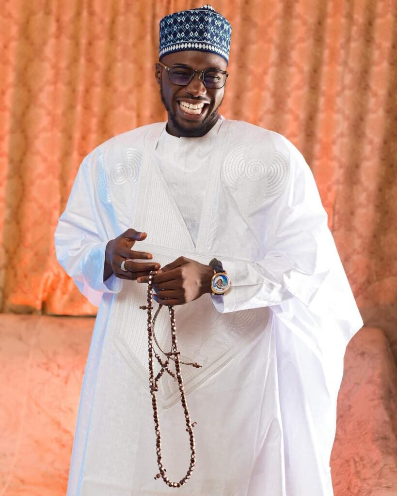 Gamou 2024 : Un humoriste fait sensation avec sa tenue