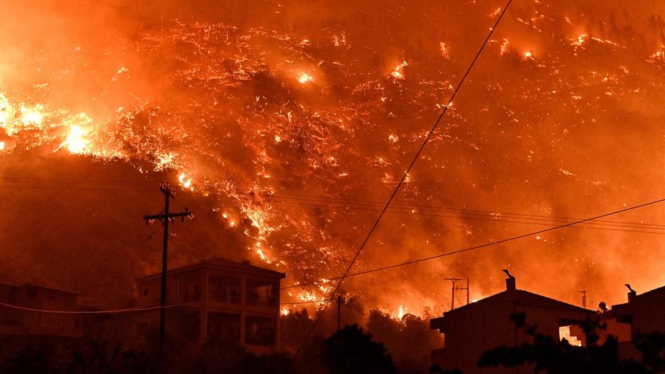 Grèce : Tragédie suite à un incendie mortel près de Corinthe