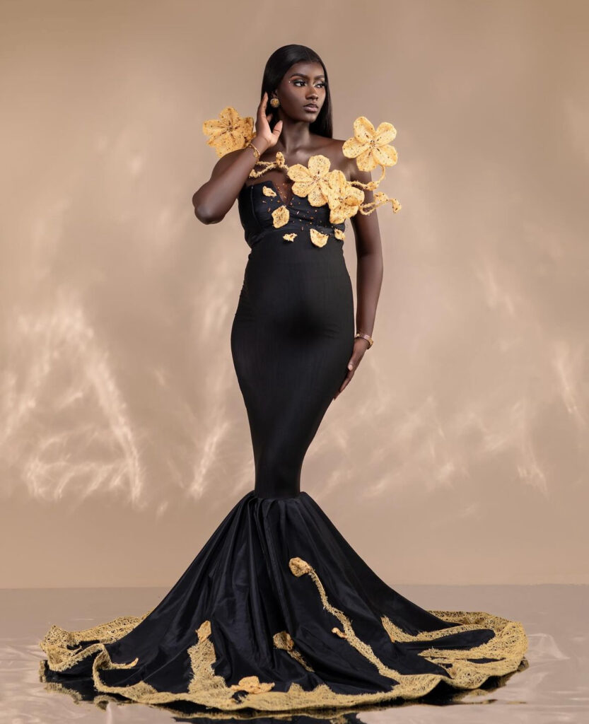 La chanteuse Leyna affiche fièrement son baby bump lors d