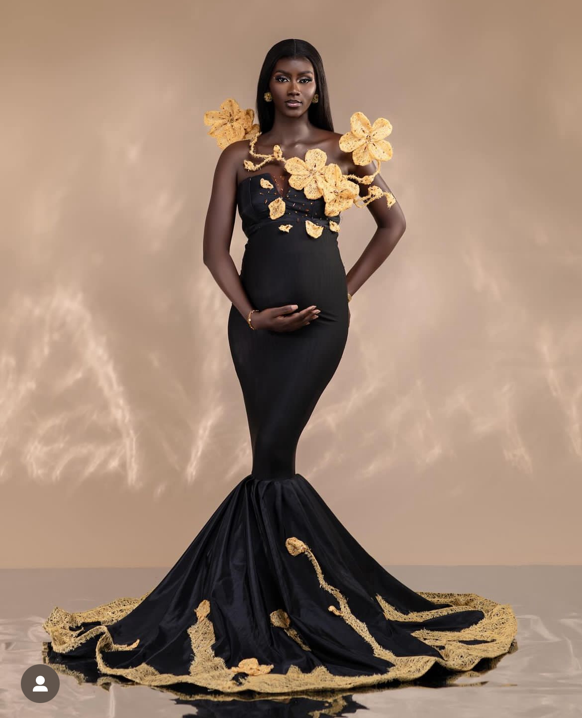 La chanteuse Leyna affiche fièrement son baby bump lors d’une séance photo