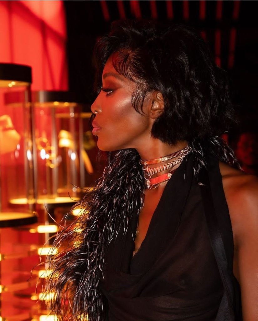 Photos de Naomi Campbell : une tenue qui défie les conventions au Studio Bvlgari