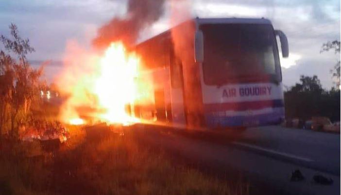 Goudiry : Un bus prend feu… (photos)