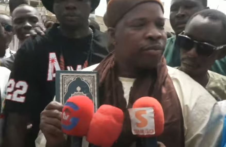 Accusé par Cheikh Bara Ndiaye : Mame Mor Mbaye jure sur le Coran (Senego Tv)