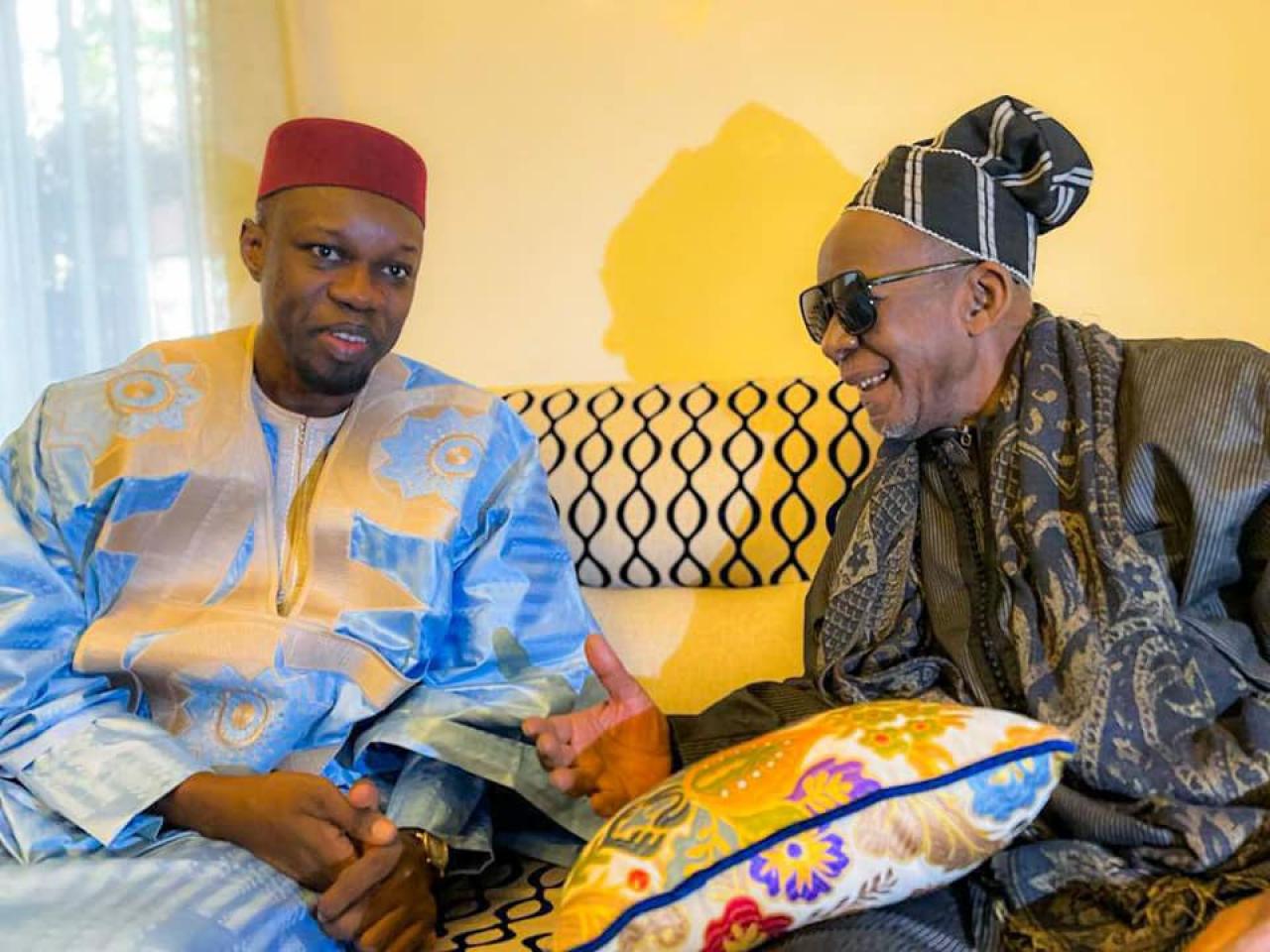 Cheikh Mahi taquine Ousmane Sonko : « Moom sama kharite là, dafma bayi… »(vidéo)