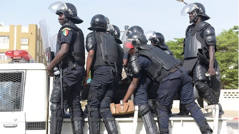 Atteintes à la sûreté de l’État : Révélations sur les interdictions de sortie du territoire et le black-out à la Senelec