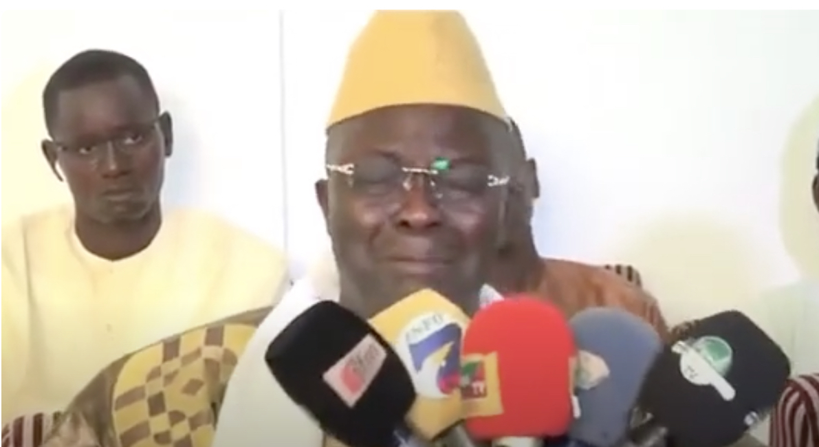 Sous le poids de l’émotion, S. Modou Bara Dolly éclate en sanglots face aux propos Cheikh Oumar Diagne (Vidéo)