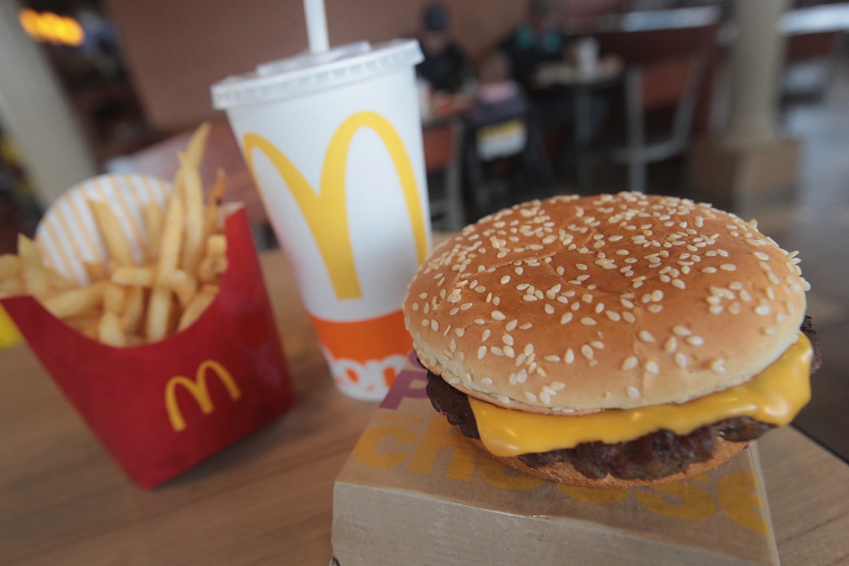 États-Unis : alerte sanitaire après une contamination à l’E. coli chez McDonald’s