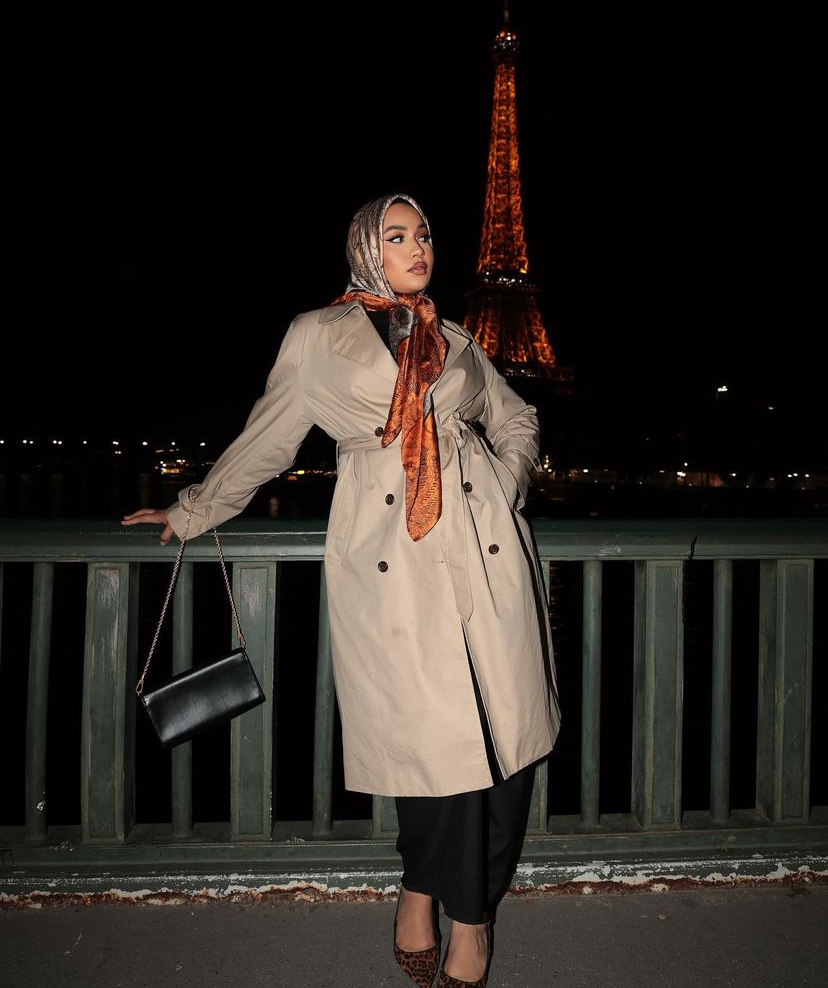 Faynara éblouit ses fans avec son style voilé chic...