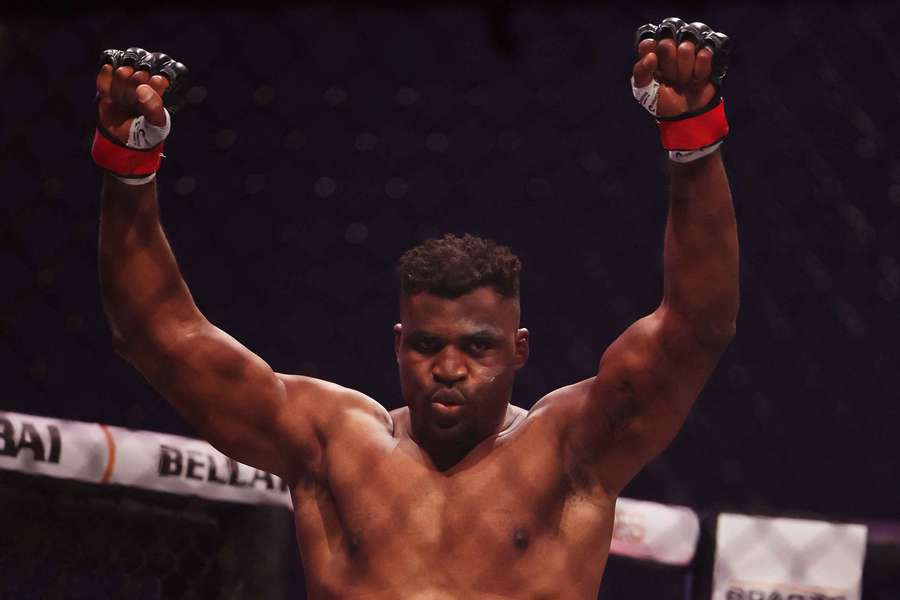 Francis Ngannou triomphe dès le premier round pour son retour en MMA