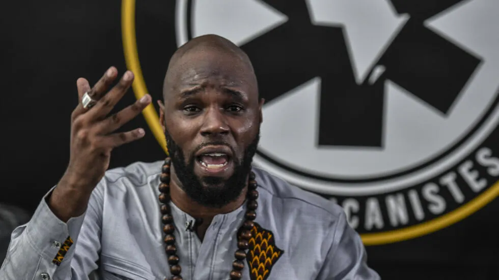 Arrestation de Kémi Seba en Afrique du Sud : Le Frapp dénonce une manœuvre politique et exige sa libération…