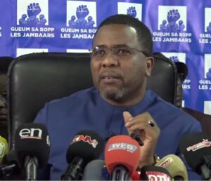 Incroyable, une employée de Dmédia recadre Bougane Guèye. Sonko la cause!