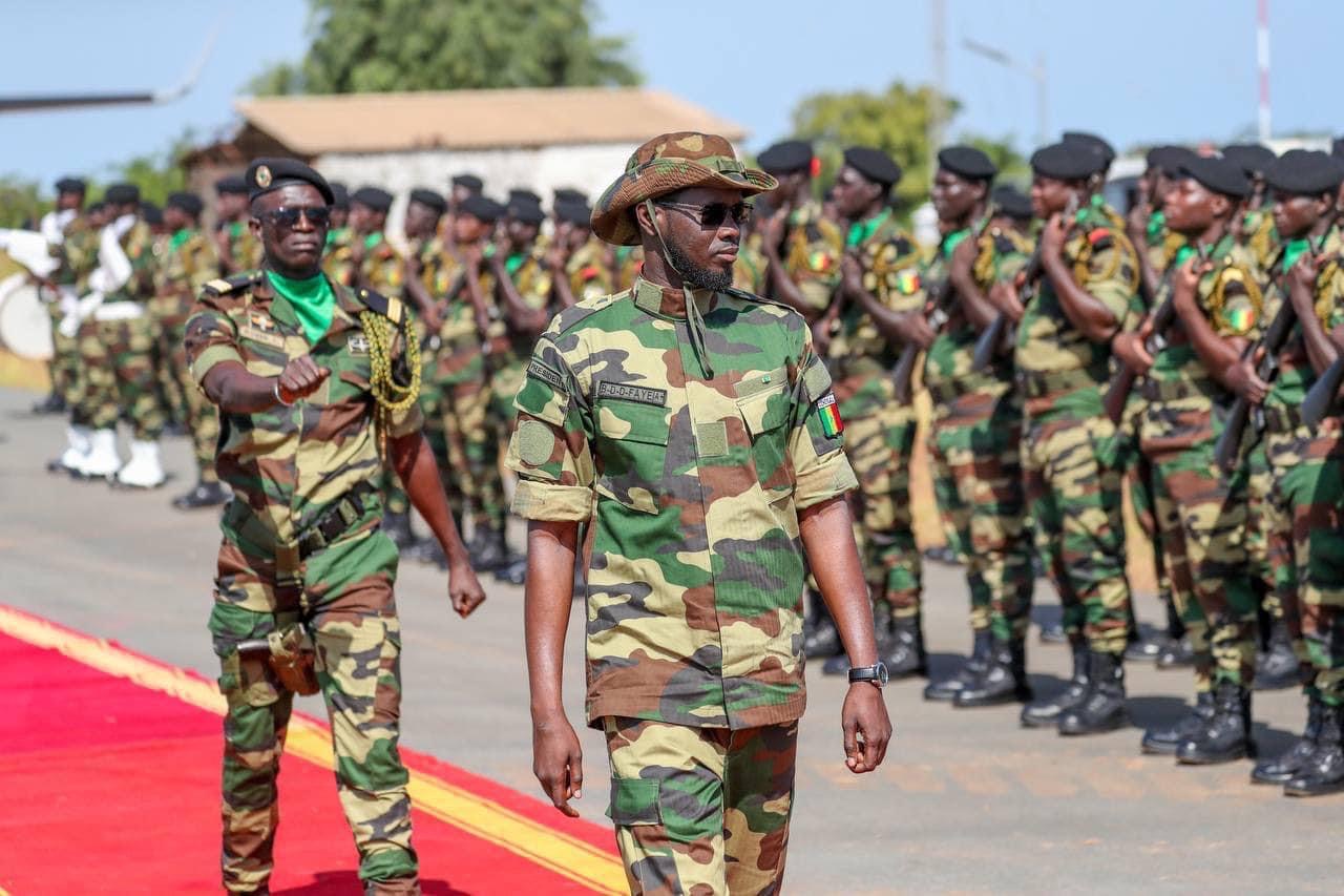 Diomaye A Kédougou – Le Président, La Tenue Militaire Et La Symbolique*