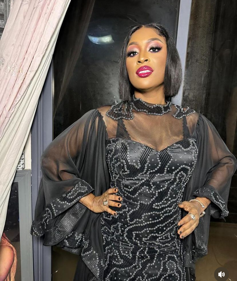Les nouvelles photos glamour de la chanteuse Titi...