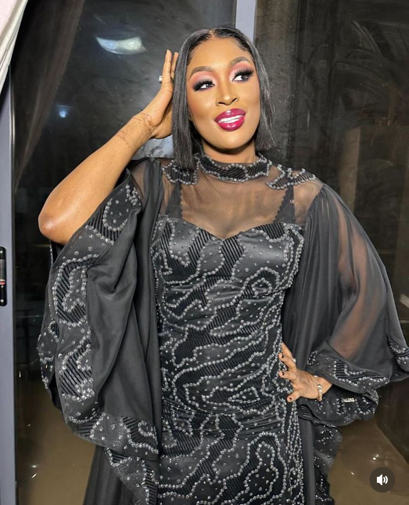 Les nouvelles photos glamour de la chanteuse Titi...