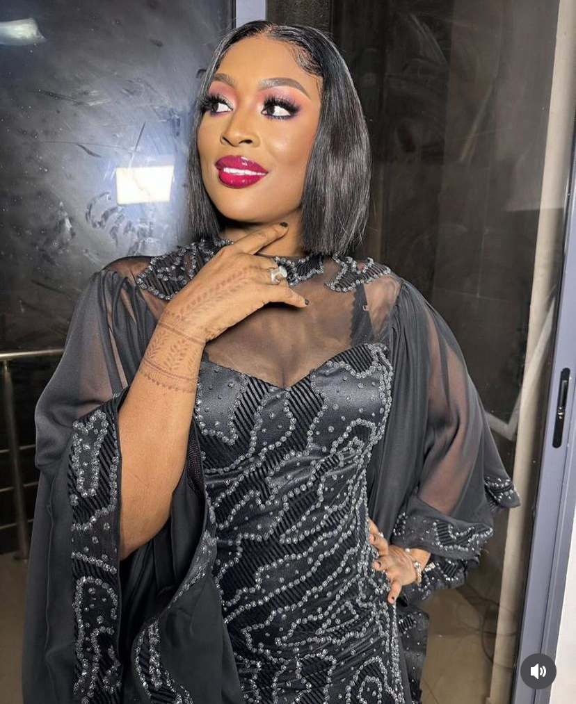 Les nouvelles photos glamour de la chanteuse Titi…