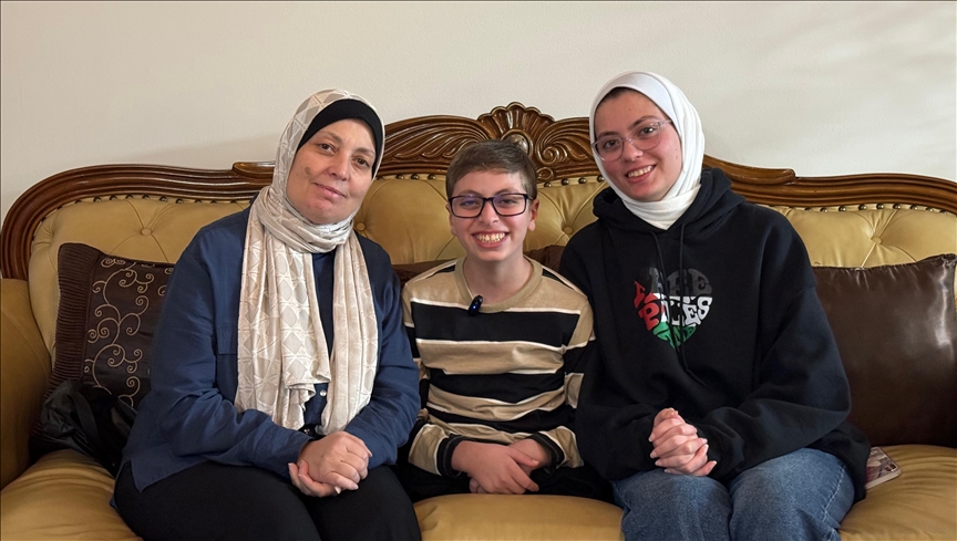 Palestine : Un jeune garçon amputé trouve espoir à Chicago après une attaque à Gaza