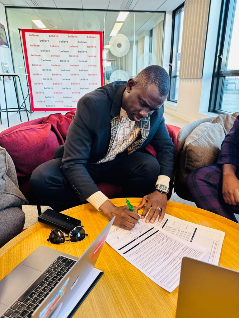 Pape Diouf signe un nouveau contrat avec Believe Music France