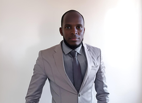 Un entrepreneur partage sa lutte contre la phobie du téléphone liée au bégaiement