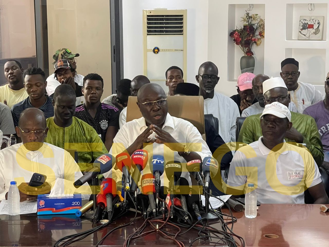 Arona Coumba Ndoffène Diouf : « Macky Sall a plongé le Sénégal dans une crise sans précédent »