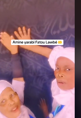 Fatou Laobe devant la Kaaba prie pour Diomaye et Sonko (vidéo)