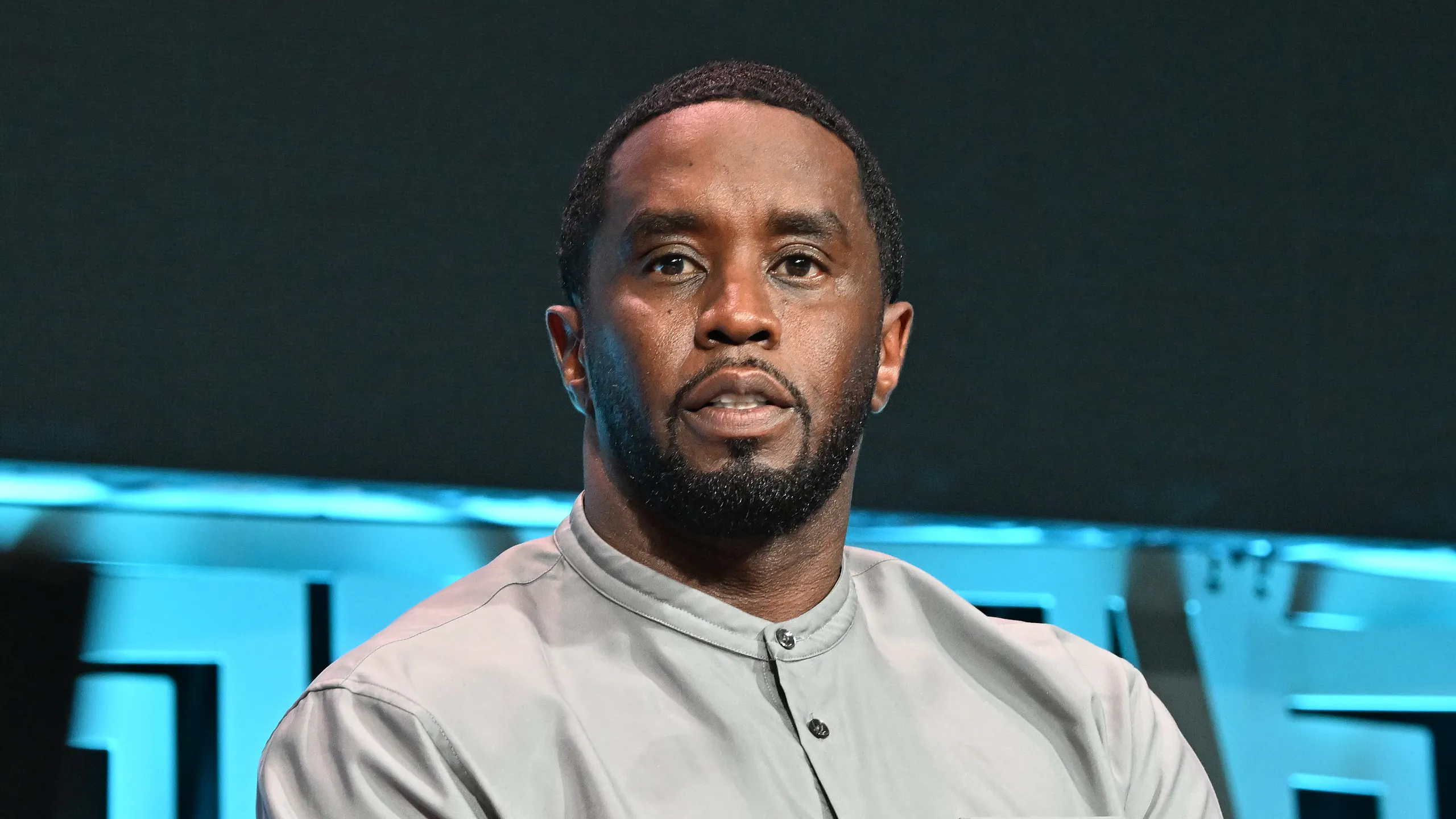 Procès fixé : P. Diddy salue sa mère et ses enfants au tribunal…