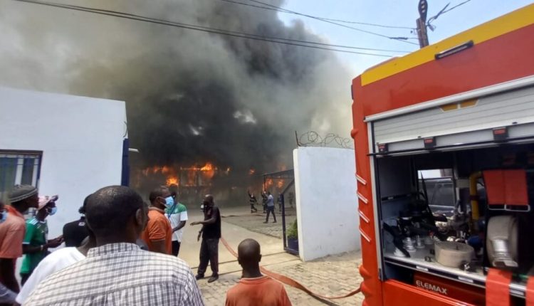 Ouakam : Un violent incendie ravage la Senelec…Regardez