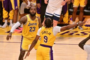 (Vidéos) LA Lakers – Historique: Lebron James a joué avec son fils Bronny, premier duo père-fils de l’histoire en NBA