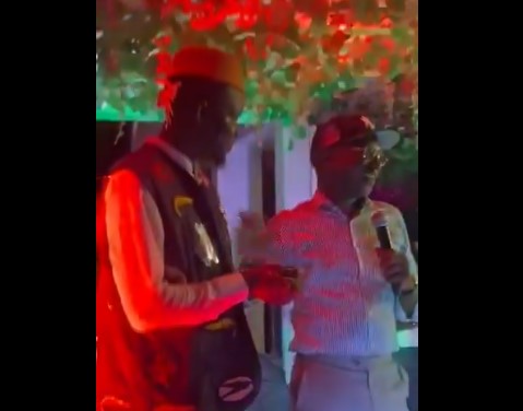 (Vidéo) Sénégal: Le ministre de l’Agriculture, Mabouba Diagne débarque à la soirée de Daara J Family et fait…