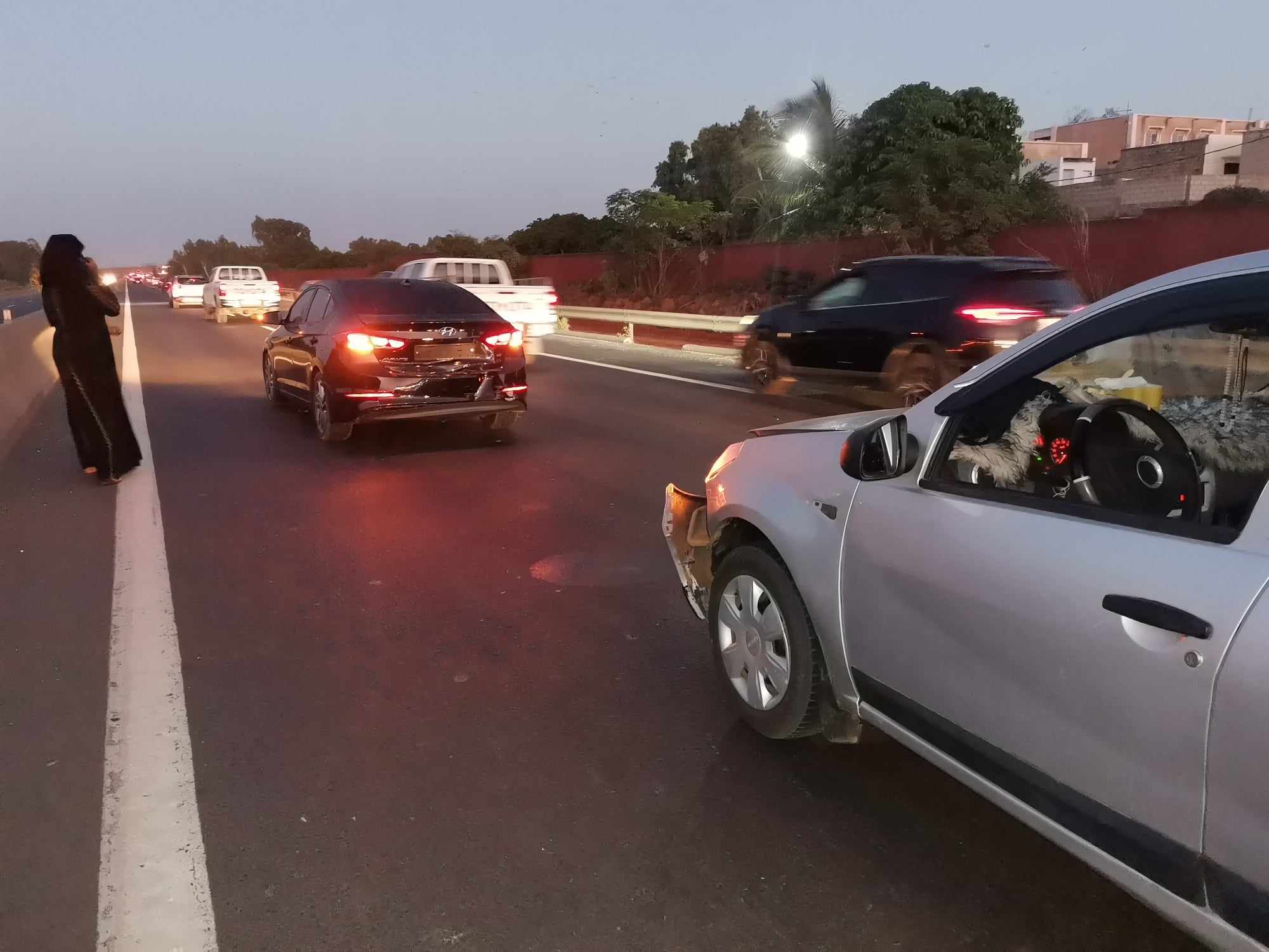 Matinée difficile pour les conducteurs : Un accident et un bouchon majeur sur les routes de Dakar