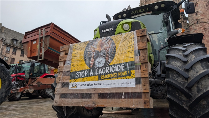 France : Les Agriculteurs Français Bloquent le Port de Bordeaux pour Protester