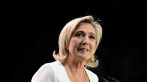 France : Marine Le Pen envisage de censurer le gouvernement Barnier sur le budget 2025