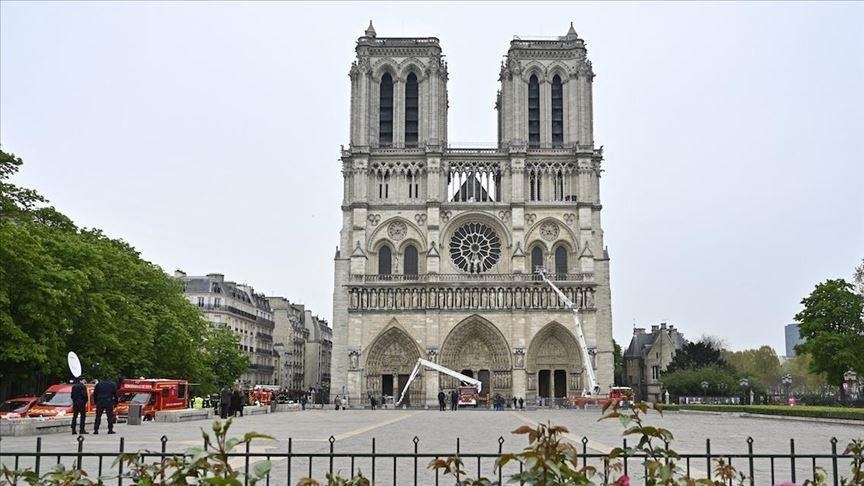 France : Visite Surprise d’Emmanuel Macron sur le Chantier de Notre-Dame