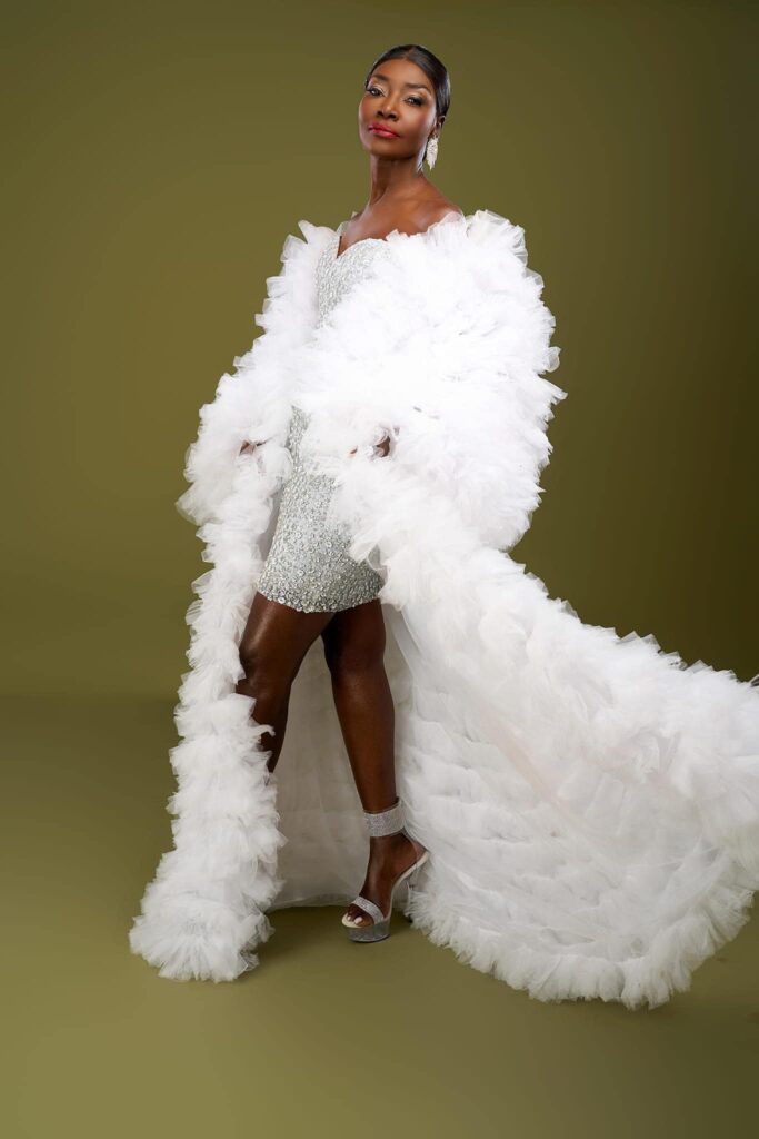 Splendide : Coumba Gawlo en tenue céleste illumine le web