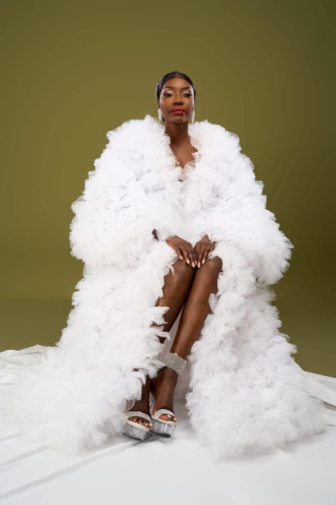 Splendide : Coumba Gawlo en tenue céleste illumine le web