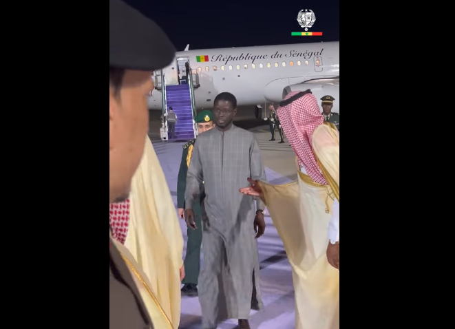 Sommet extraordinaire de l’OCI : L’arrivée du Président Bassirou Diomaye Faye à Riyadh (Vidéo)