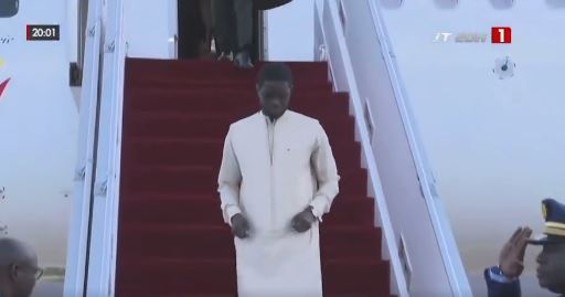 Sommet extraordinaire de l’OCI : Le Président Bassirou Diomaye Faye de retour à Dakar (Vidéo)