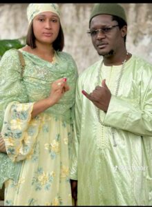 Cheikh Bara et sa femme montrent  fiérement leurs doigts marqués de…. (Photos)