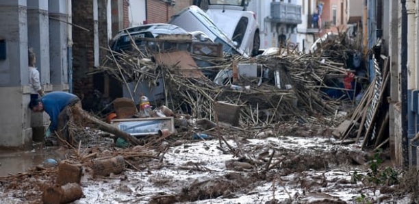 Inondations en Espagne: les habitants de la région de Valence appelés à rentrer chez eux