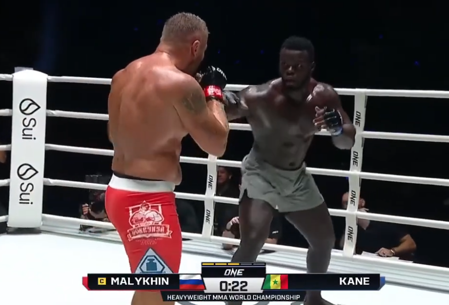 Reug-Reug devient champion du monde MMA : Regardez le combat intégral face à Malykin (vidéo)